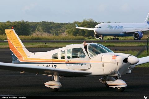 F-OGHZ · Piper PA-28 Cherokee / Warrior / Archer (2011)