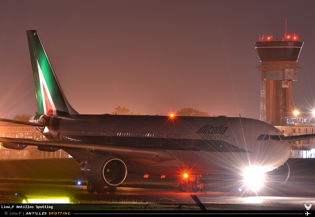 EI-DIP · Airbus A330-200, Alitalia, Pointe-à-Pitre – Maryse Condé