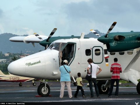 J8-MUS · De Havilland Canada DHC-6 Twin Otter (2011)