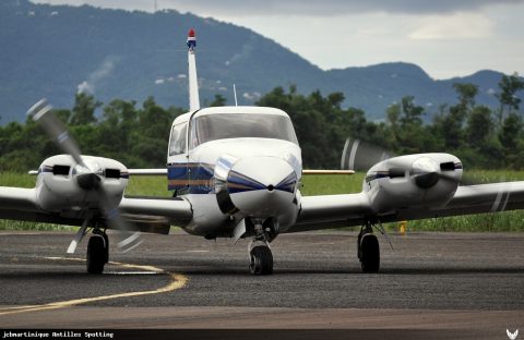 C-FRQS · Piper PA-30-160 Twin Comanche B (2011)