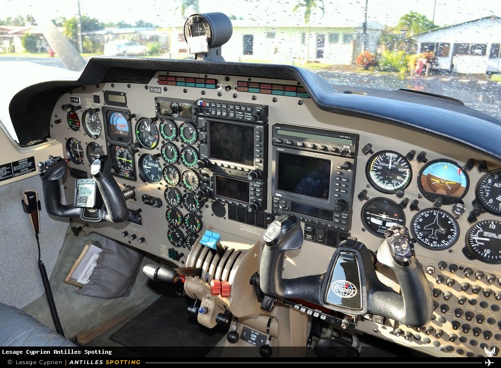 F-OIJR · Piper PA-34 Seneca, Taxi Caraibes Air, Martinique – Aimé Césaire