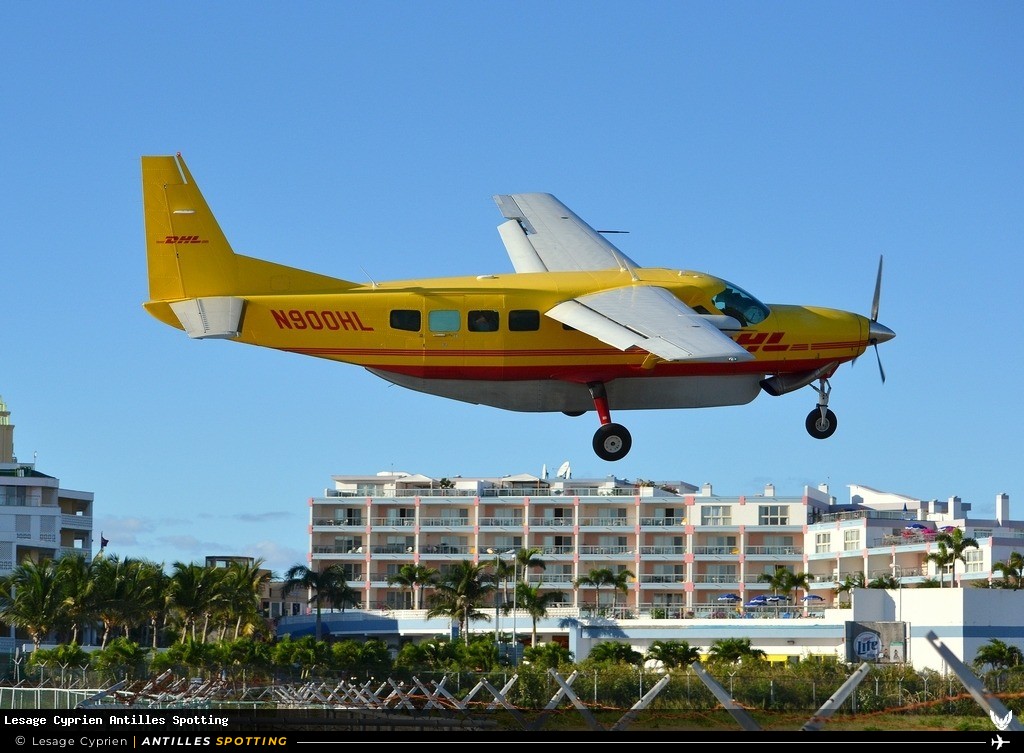 N900HL · Cessna 208 Caravan, DHL Cargo, Sint Maarten – Princess Juliana