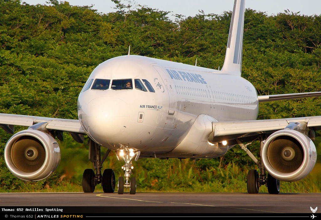 F-GKXQ · Airbus A320, Air France, Pointe-à-Pitre – Maryse Condé
