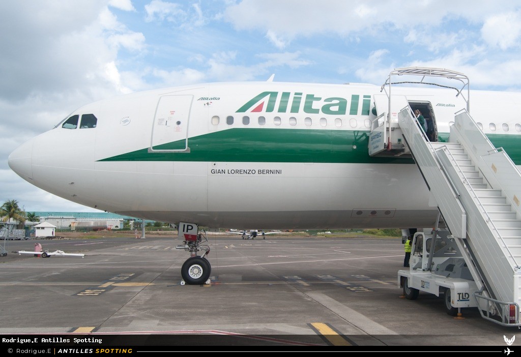 EI-DIP · Airbus A330-200, Alitalia, Pointe-à-Pitre – Maryse Condé