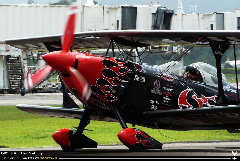 N540S · Pitts S-2S Special, Privé, Martinique – Aimé Césaire