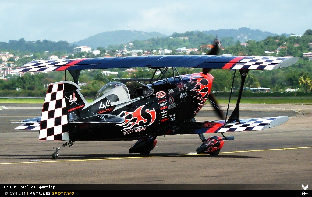 N540S · Pitts S-2S Special, Privé, Martinique – Aimé Césaire