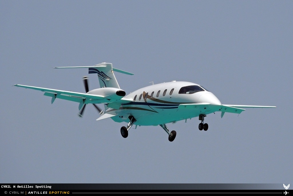 N184SL · Piaggio P-180 Avanti, Privé, Sint Maarten – Princess Juliana