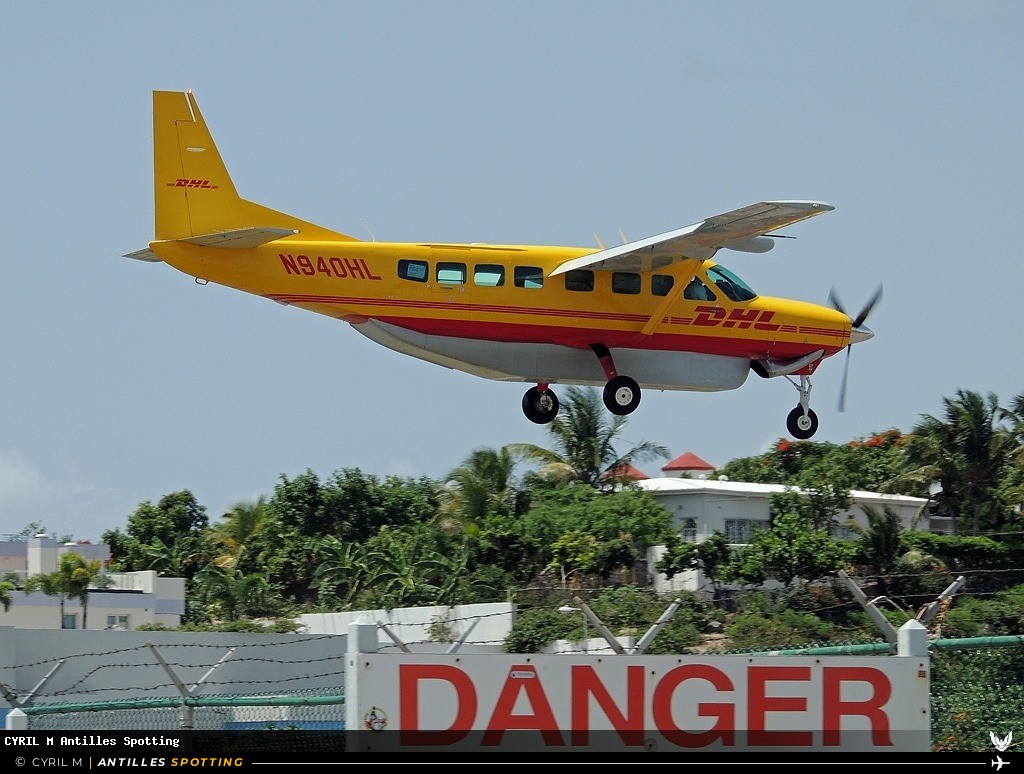 N940HL · Cessna 208 Caravan, DHL, Sint Maarten – Princess Juliana