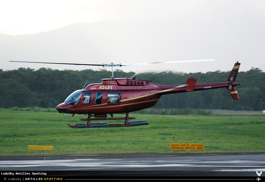 V2-LEV · Bell 206 JetRanger, Privé, Pointe-à-Pitre – Maryse Condé