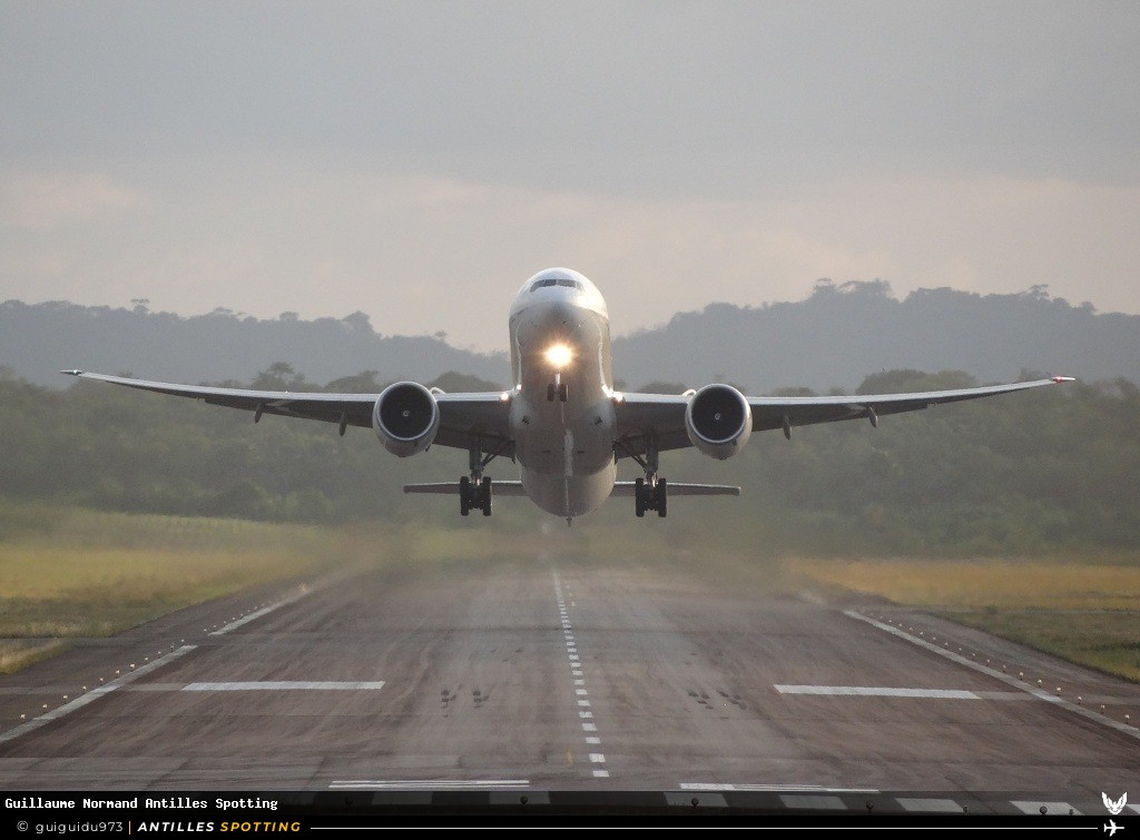 F-GZNK · Boeing 777-300ER, Air France, Cayenne – Félix Éboué