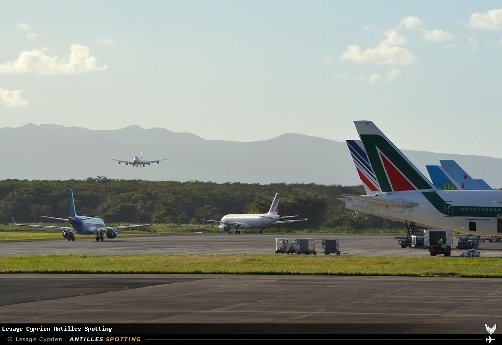 F-OSUD · Embraer E190, Air Caraïbes, Pointe-à-Pitre – Maryse Condé