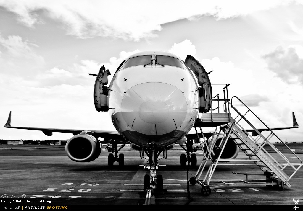 F-OSUD · Embraer E190, Air Caraïbes, Pointe-à-Pitre – Maryse Condé