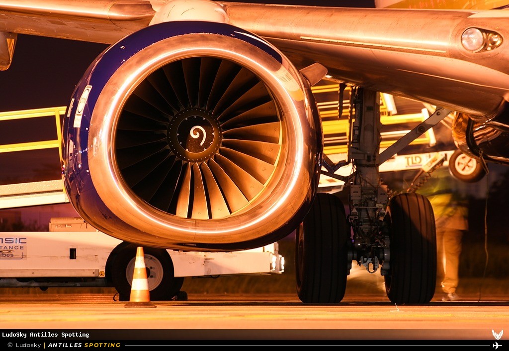 N732MA · Boeing 737-800, Miami Air, Pointe-à-Pitre – Maryse Condé