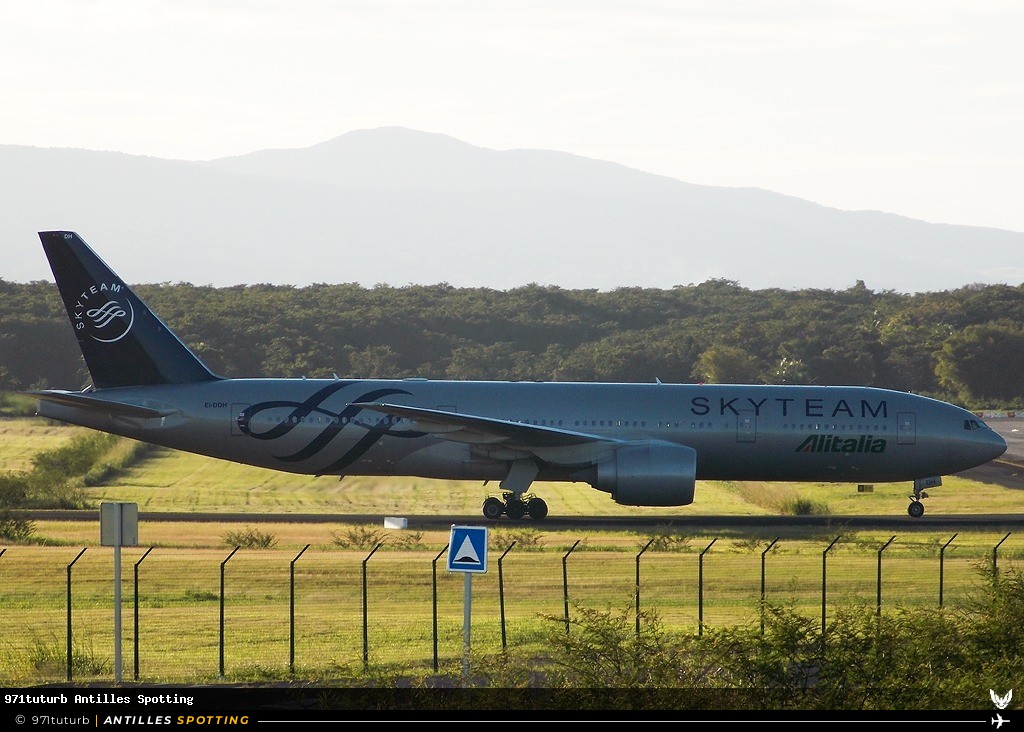 EI-DDH · Boeing 777-200, Alitalia, Pointe-à-Pitre – Maryse Condé