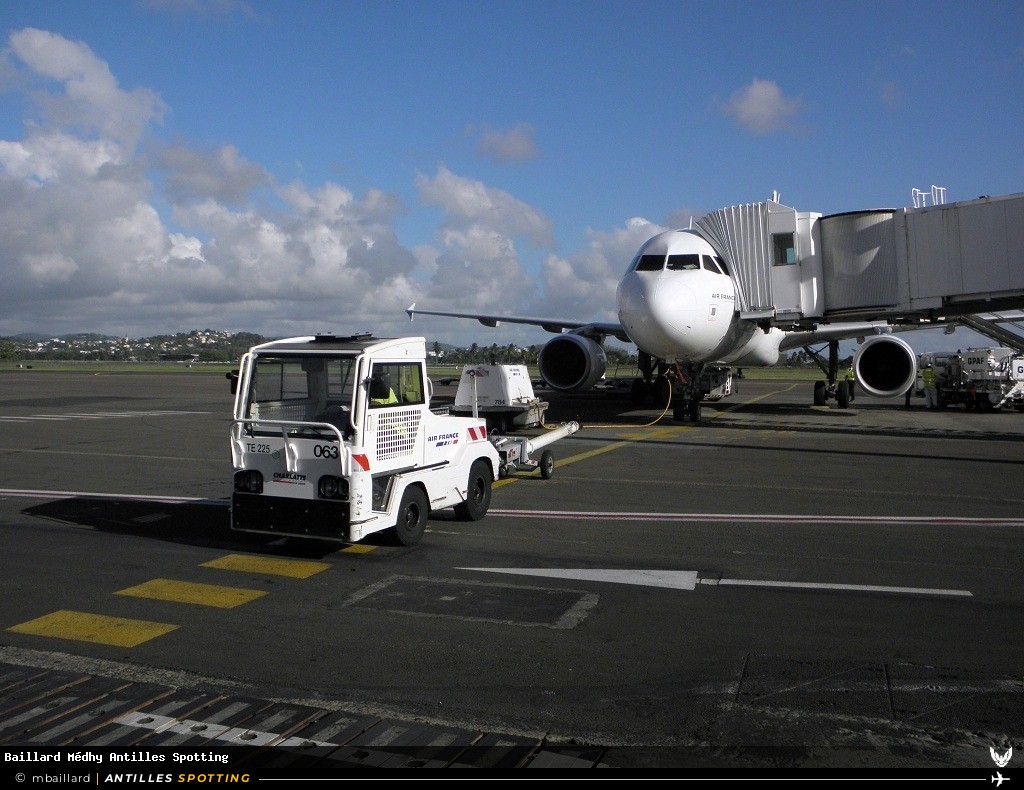 F-GKXQ · Airbus A320, Air France, Martinique – Aimé Césaire
