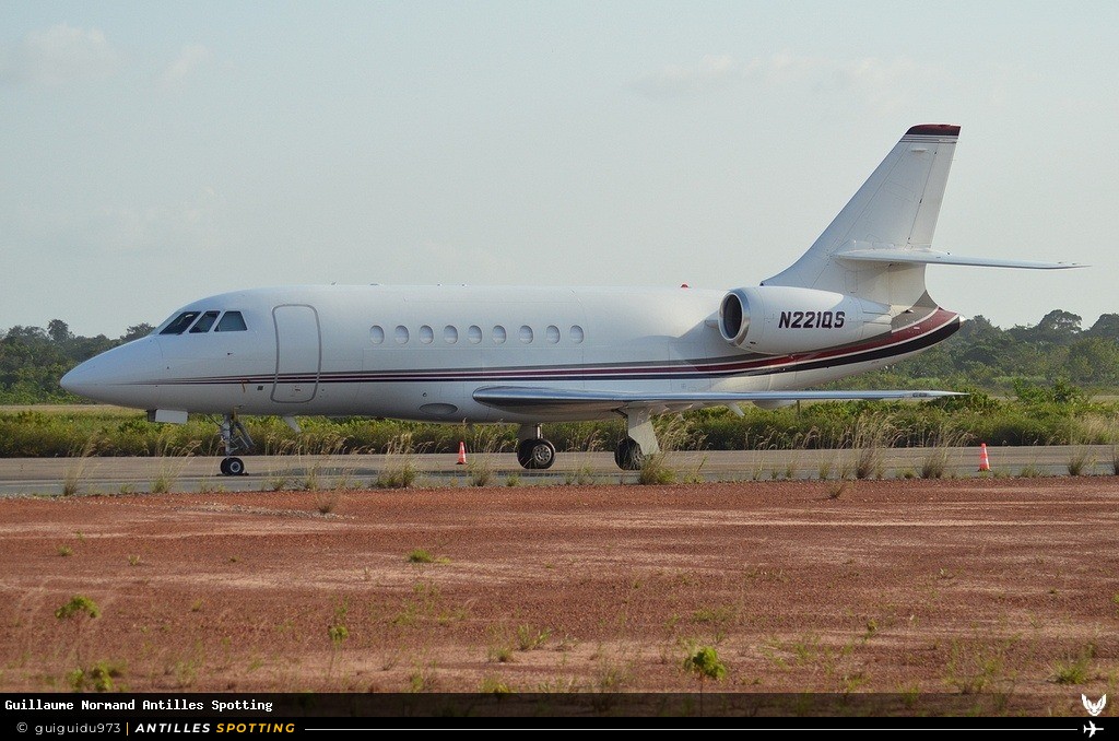 N221QS · Dassault Falcon 2000, NetJets Aviation, Cayenne – Félix Éboué