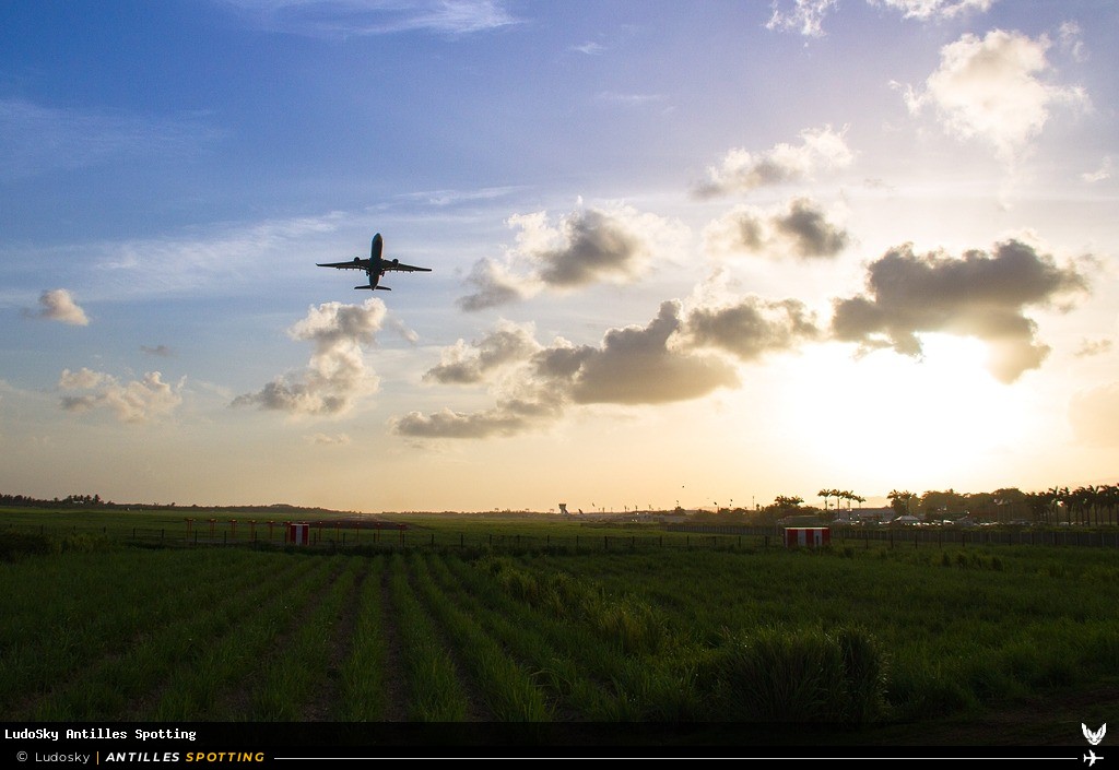 F-OONE · Airbus A330-300, Air Caraïbes, Martinique – Aimé Césaire