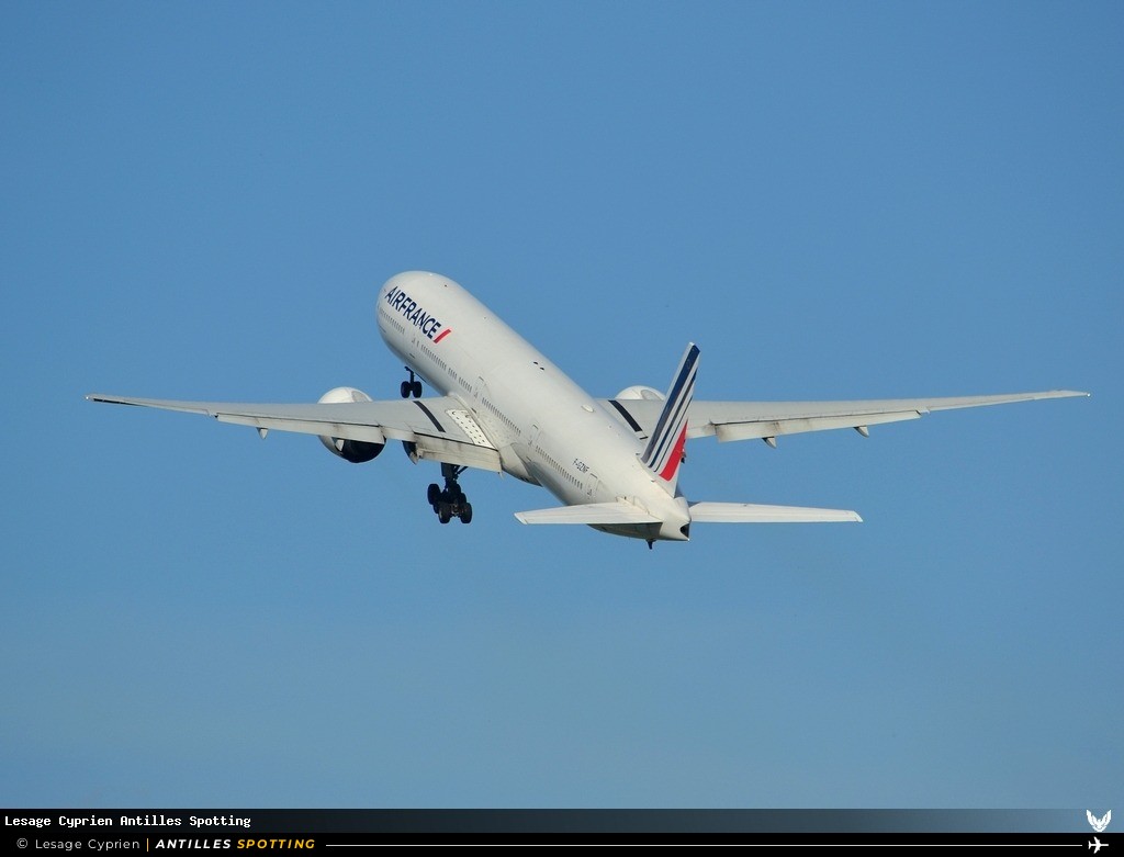 F-GZNF · Boeing 777-300ER, Air France, Martinique – Aimé Césaire