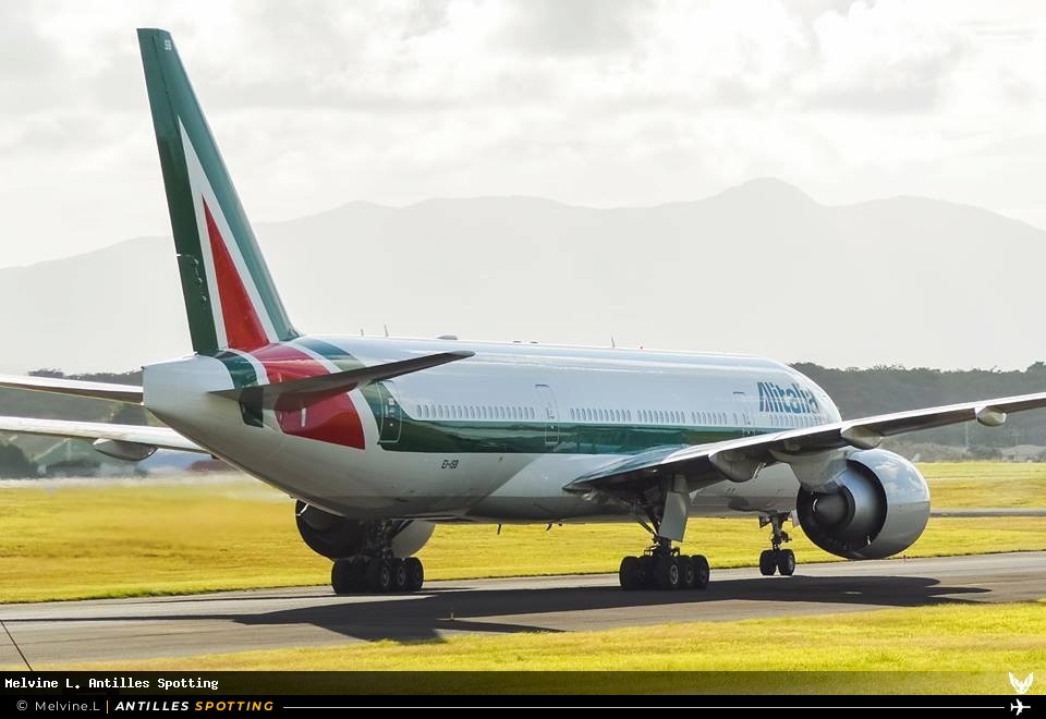 EI-ISB · Boeing 777-200, Alitalia, Pointe-à-Pitre – Maryse Condé