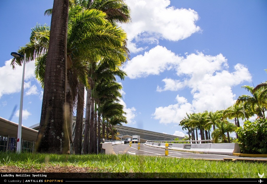 Aéroport · Terminal, TFFR - Pointe-à-Pitre – Maryse Condé, Pointe-à-Pitre – Maryse Condé