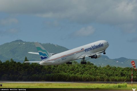 CS-TFT · Boeing 767-300, Martinique – Aimé Césaire