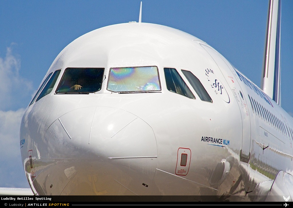 F-HEPF · Airbus A320, Air France, Pointe-à-Pitre – Maryse Condé