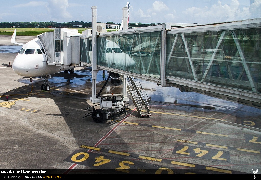 Aéroport · Terminal, TFFR - Pointe-à-Pitre – Maryse Condé, Pointe-à-Pitre – Maryse Condé