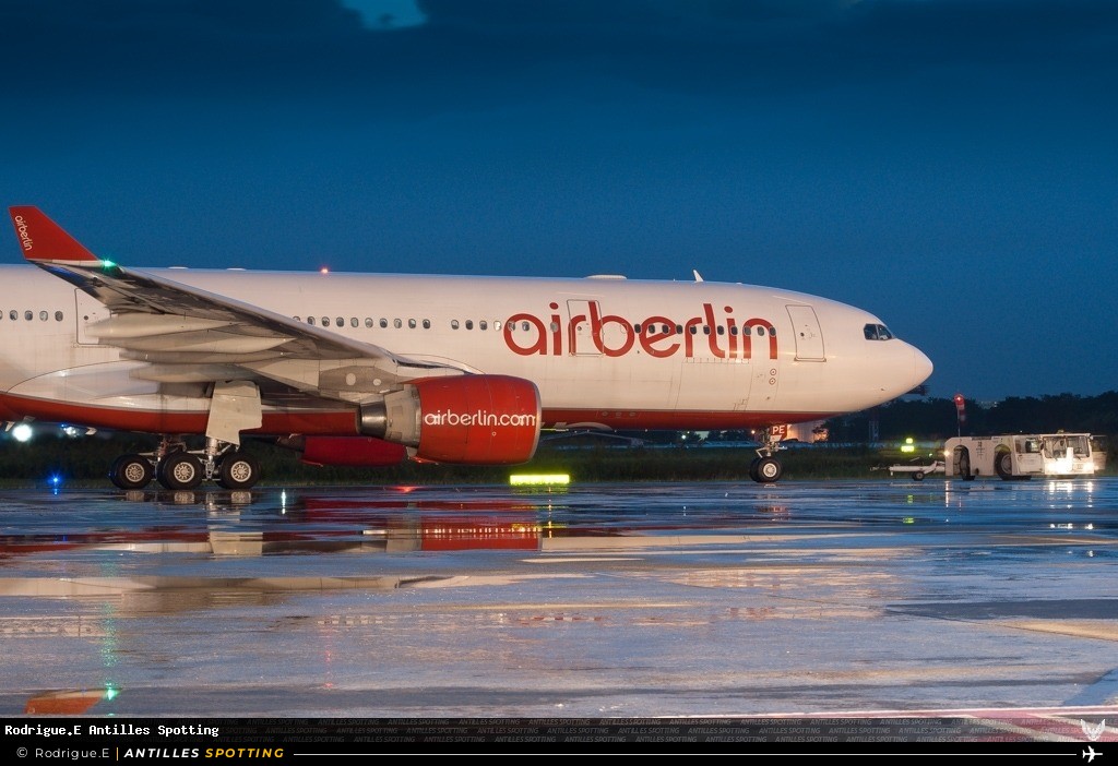 D-ALPE · Airbus A330-200, Air Berlin, Pointe-à-Pitre – Maryse Condé