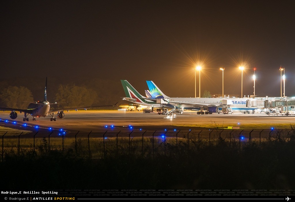 Aéroport · Terminal, TFFR - Pointe-à-Pitre – Maryse Condé, Pointe-à-Pitre – Maryse Condé