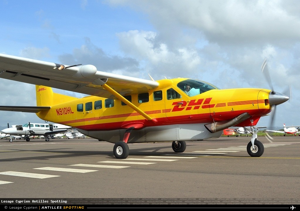 N910HL · Cessna 208 Caravan, DHL (Air St. Kitts & Nevis), Martinique – Aimé Césaire