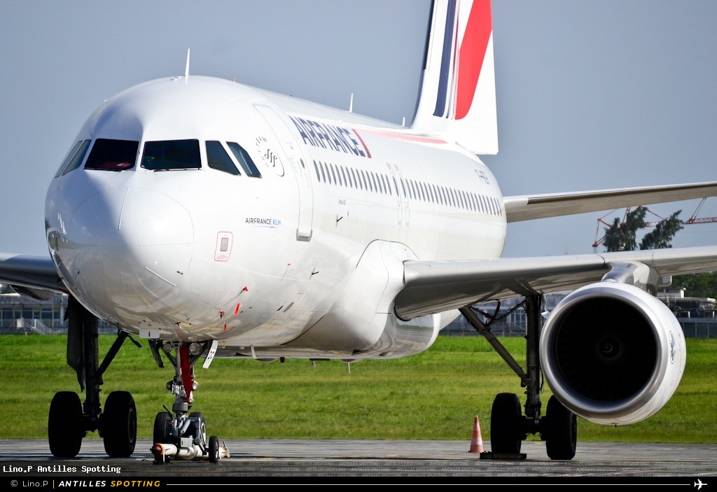 F-HEPF · Airbus A320, Air France, Pointe-à-Pitre – Maryse Condé