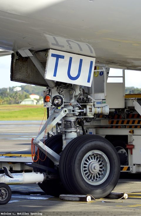 F-GTUI · Boeing 747-400, Pointe-à-Pitre – Maryse Condé