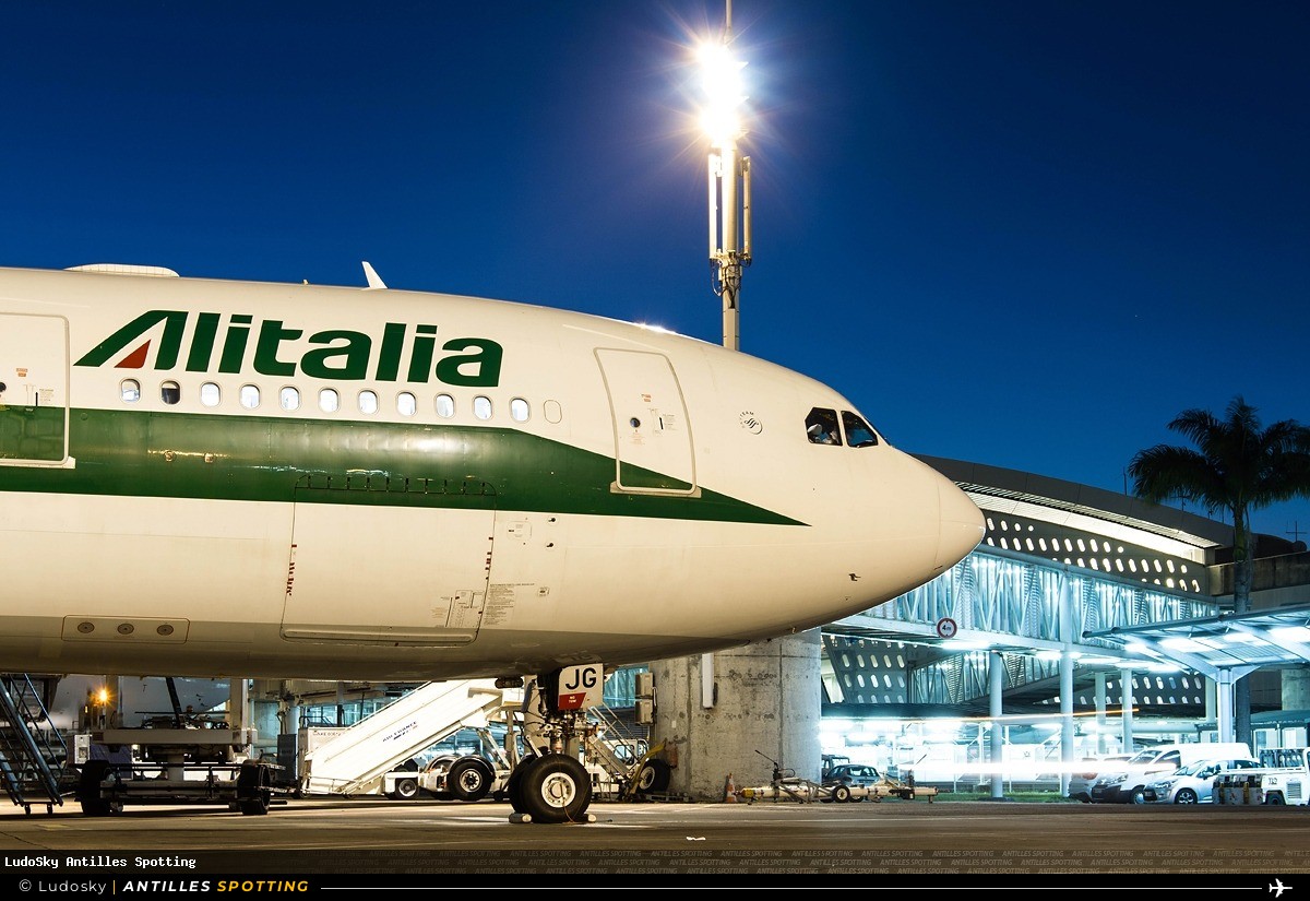 EI-EJG · Airbus A330-200, Alitalia, Pointe-à-Pitre – Maryse Condé