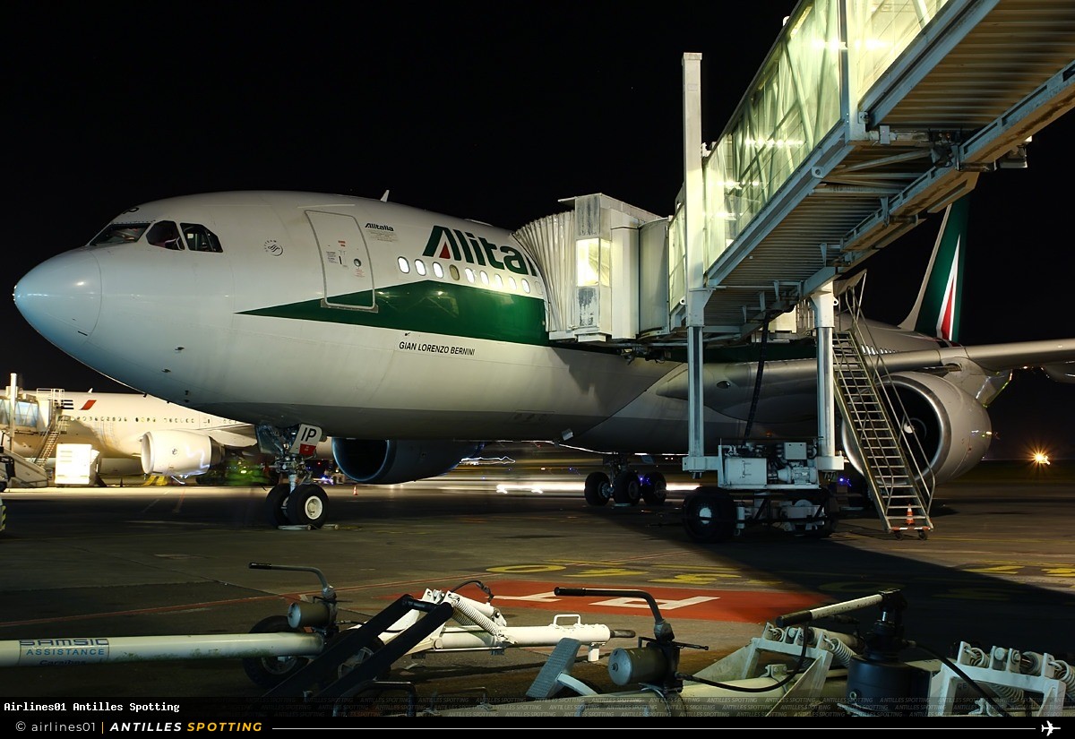 EI-DIP · Airbus A330-200, Alitalia, Pointe-à-Pitre – Maryse Condé