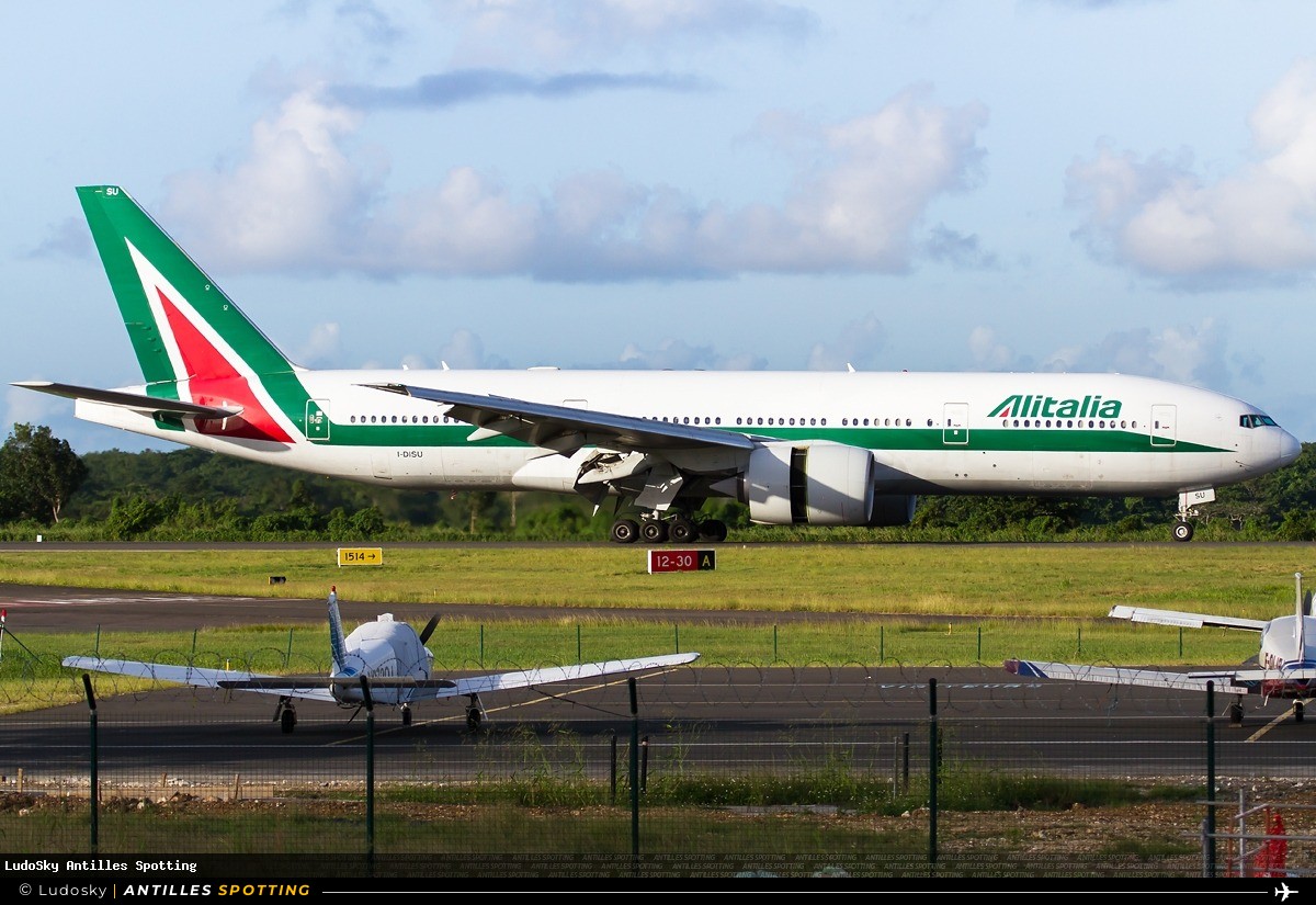 I-DISU · Boeing 777-200, Alitalia, Pointe-à-Pitre – Maryse Condé