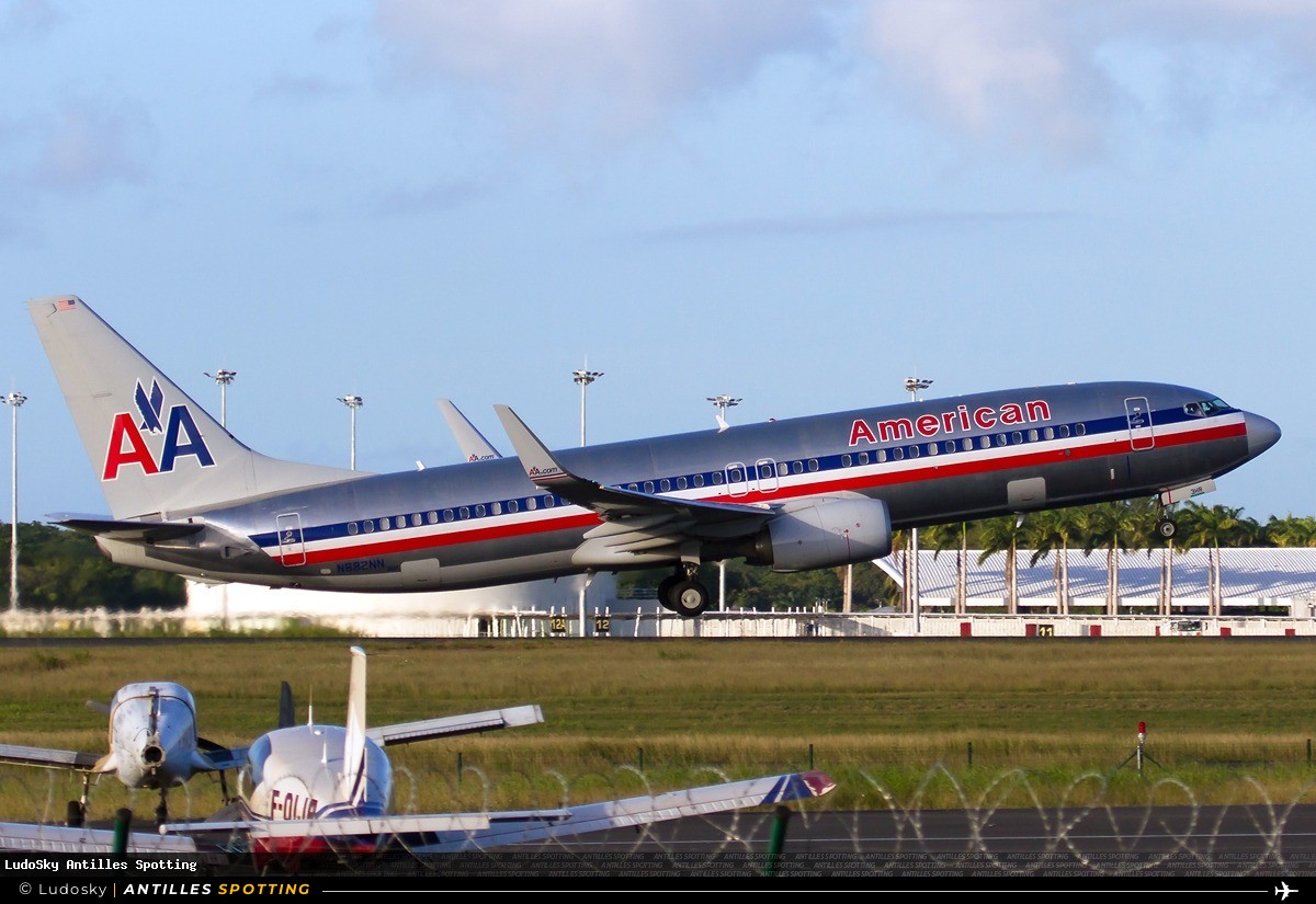 N882NN · Boeing 737-800, American Airlines, Pointe-à-Pitre – Maryse Condé
