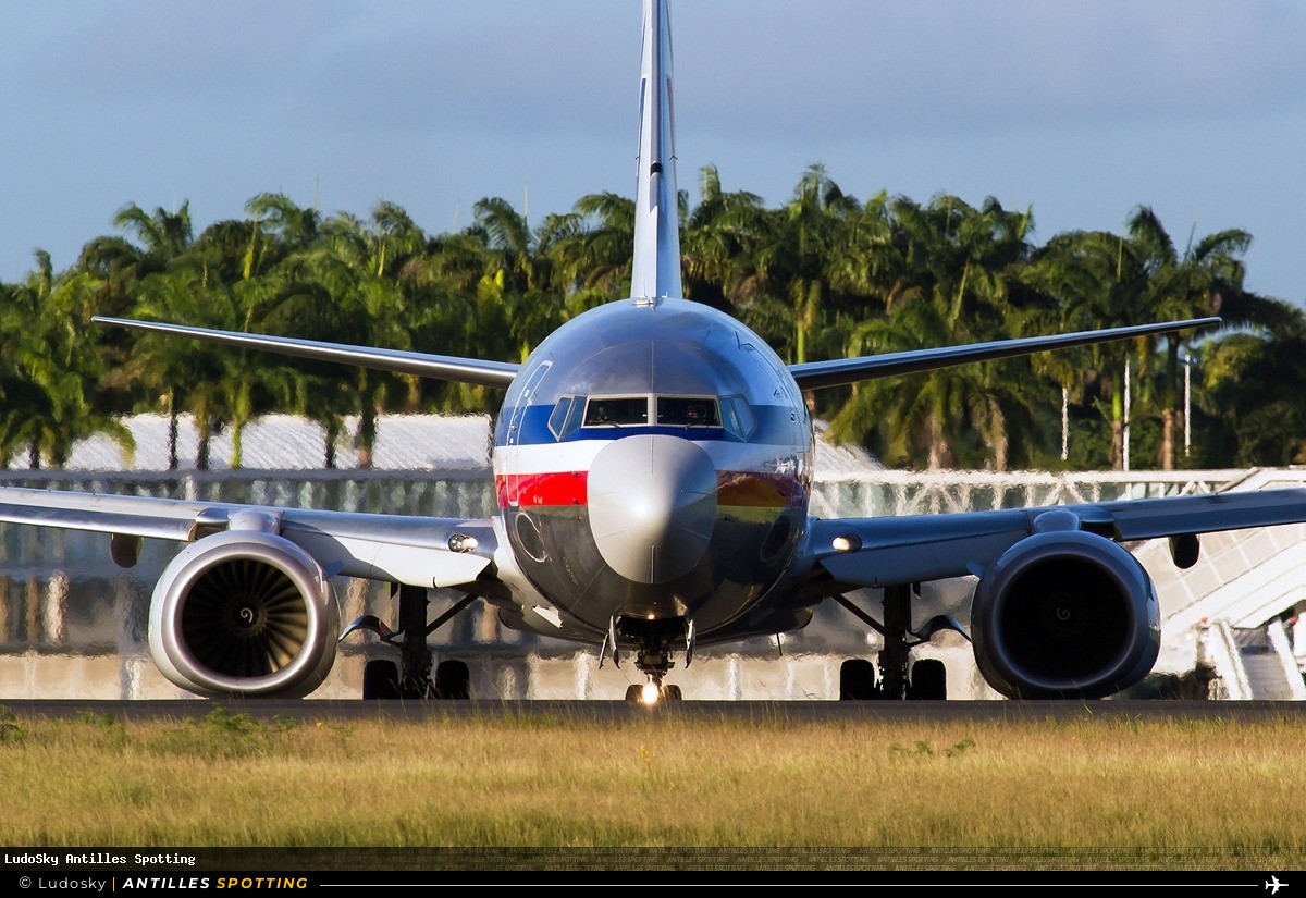 N882NN · Boeing 737-800, American Airlines, Pointe-à-Pitre – Maryse Condé