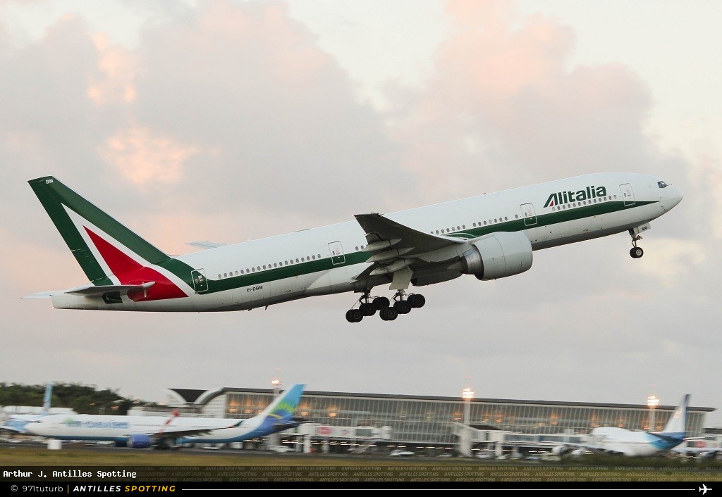 EI-DBM · Boeing 777-200, Alitalia, Pointe-à-Pitre – Maryse Condé
